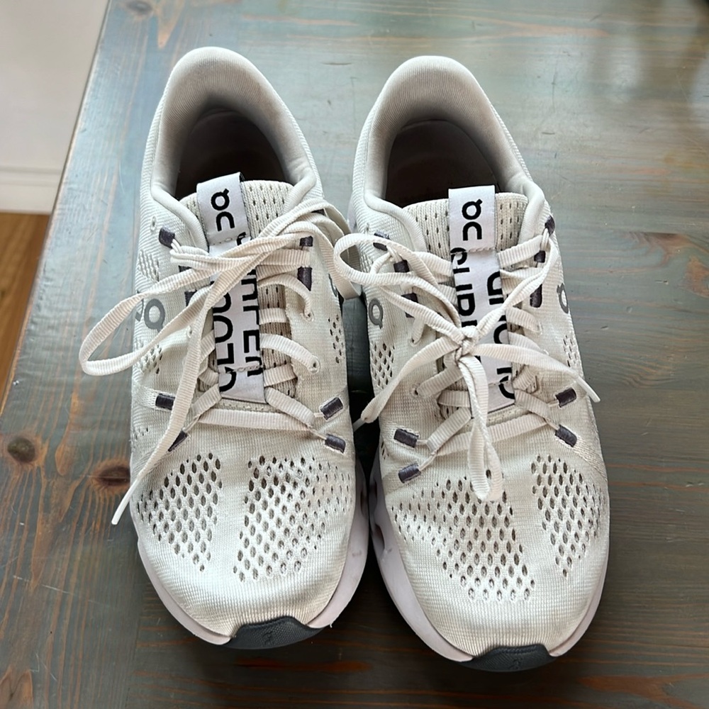On cloud women’s running shoes